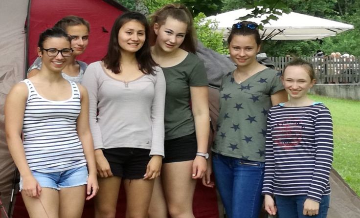 Die sechs glücklichen Camperinnen.
