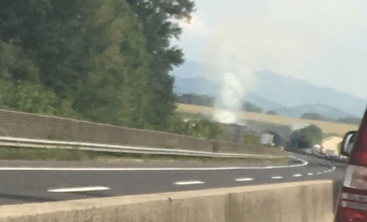 Der Rauch war weit zu sehen. Foto: Kronegger