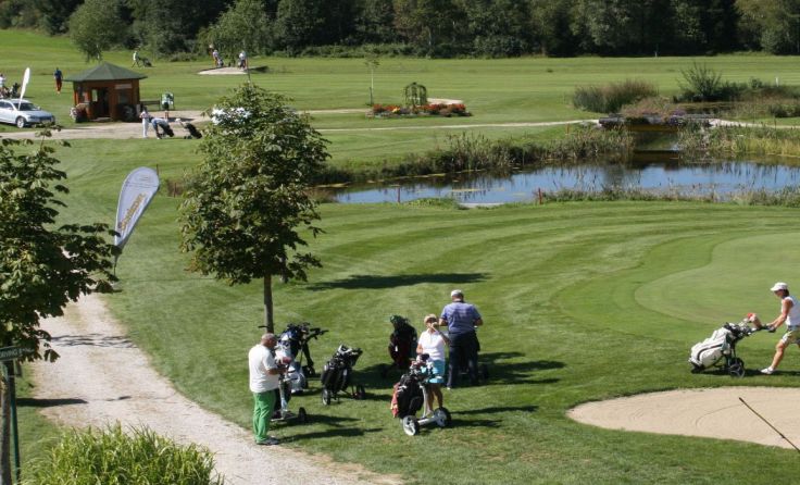 Golfen für einen guten Zweck auf der herrlichen Anlage in Edlbach. Foto: OÖRK