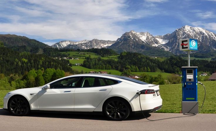 Ein Tesla Model S steht für Probefahrten bereit. Foto: TVB Pyhrn-Priel