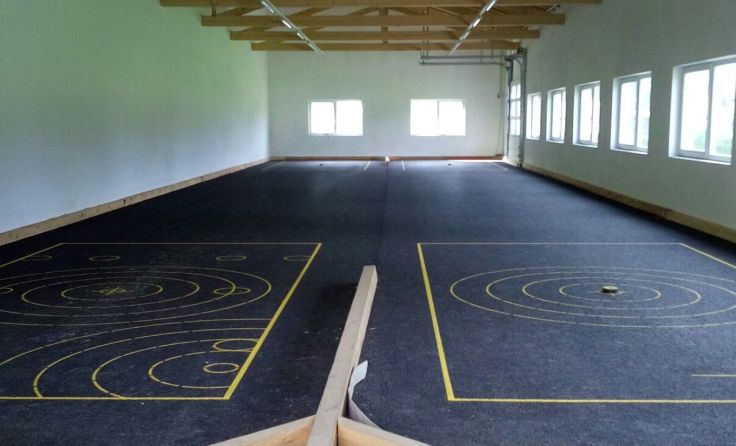 Zwei Bahnen stehen in der neuen Stocksporthalle in Molln zur Verfügung.