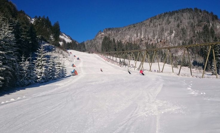 Auf der Wurzeralm gibt es eine Aufstiegsspur für Pistengeher. Foto: Hiwu