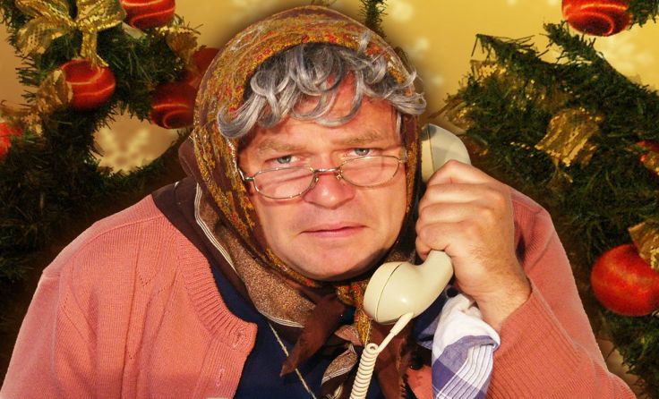 Markus Hirtler behandelt als Ermi-Oma sozialkritische Themen. Foto: Steiner