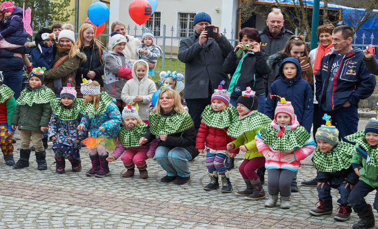 Ein lustiges Singspiel lud die Kinder zum Mitmachen ein. Foto: T-Man