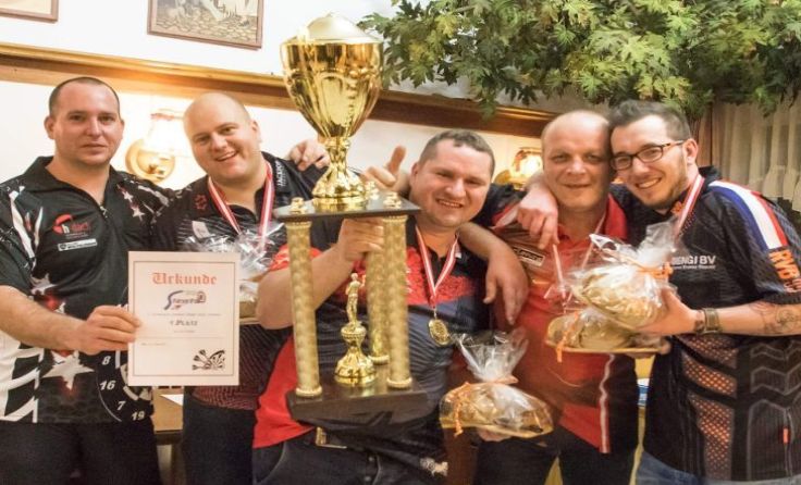 Die Mannschaft "4:0 Allstars" holte den ersten Platz beim Dartturnier.