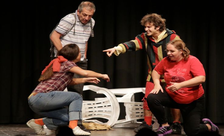 Die multikulturelle Theatergruppe "Die Fremden" spielt in Molln. Foto: Die Fremden