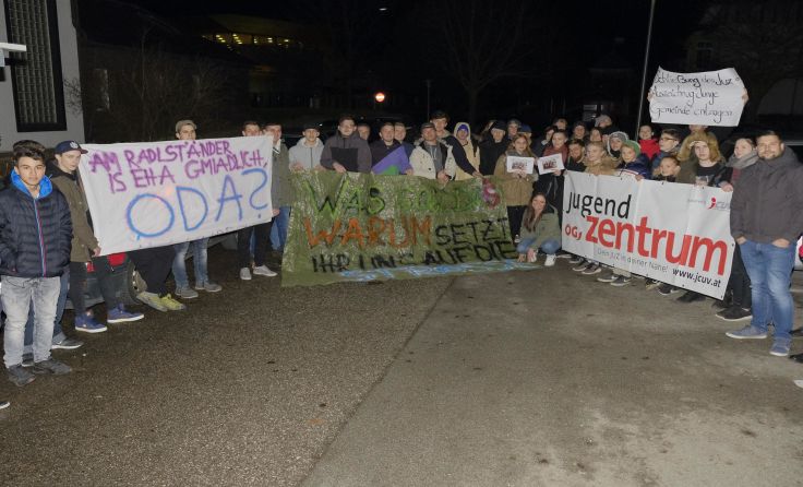 Die Demo der Jugendlichen vor der geplanten Schließung im Dezember 2017, Foto: JCUV