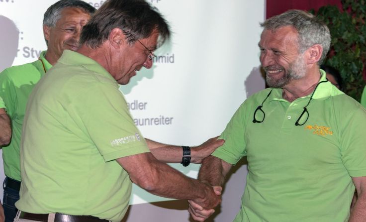 Johann Fitzinger (l.) übergibt an Michael Kornek (r.). Foto: Christian Kerbl