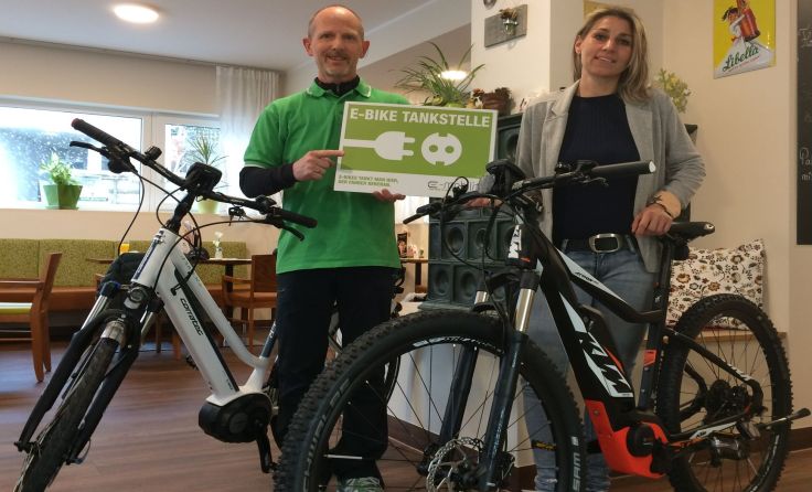 Rainer Aichinger und Rafaela Plursch in Grünburg Foto: e-mobility