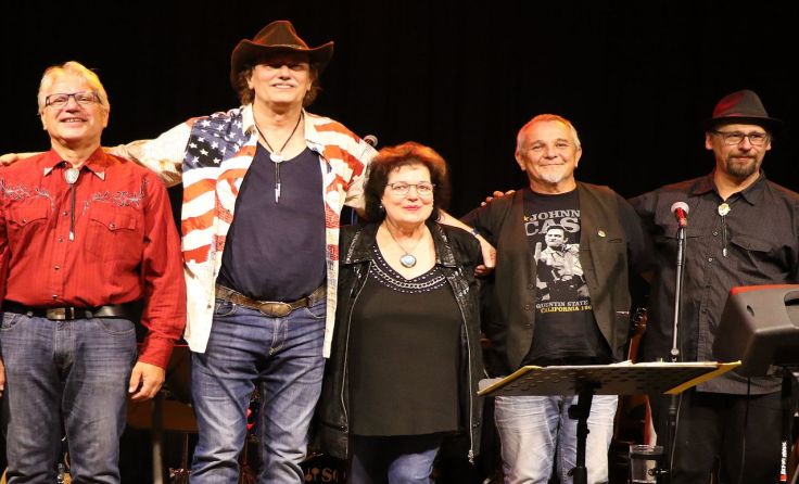 Tex Robinson & Friends sorgten für Stimmung im Lokschuppm. Foto: Gerhard Mannsberger