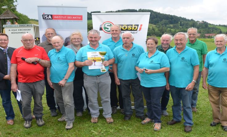 Die siegreichen Teams aus Grünburg-Steinbach mit Organisatoren und Ehrengästen, Foto: Seniorenbund