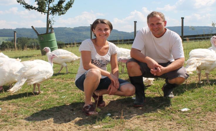 Gerlinde und Thomas Zauner mit ihren Bio-Puten, Foto: Winter