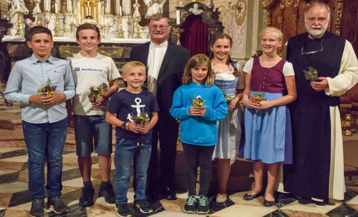 Diözesanbischof Manfred Scheuer (Mitte) feierte den Festgottesdienst. Foto: Jack Haijes