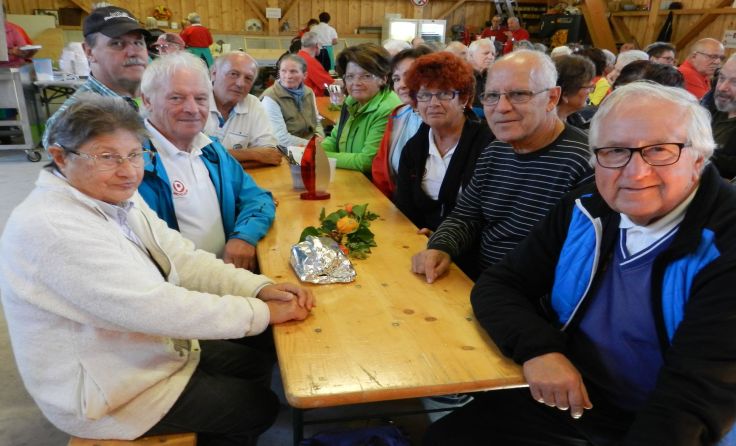 Der Wandertag klang gemütlich in der Pölln-Halle aus. Foto: Franz Buchecker