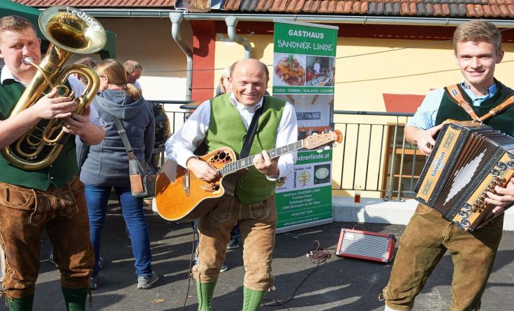 Für musikalische Unterhaltung ist bei der Schmankerlroas gesorgt. Foto: T-Man