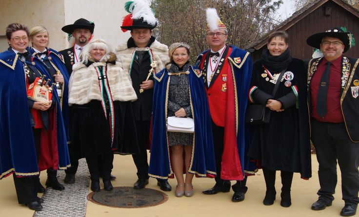 Das Grafenpaar mit dem Präsidium und der Abordnung aus Salzburg, Foto: Narrenzunft Micheldorf