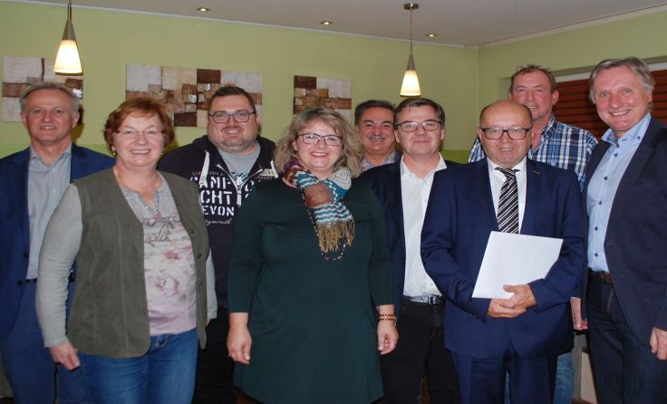 Gerhard Gruber (4. v. r.) ist neuer Obmann des ASKÖ Kirchdorf. Foto: ASKÖ
