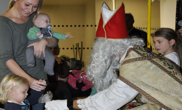 Der Nikolaus besuchte die Kinder der Krankenhaus-Mitarbeiter. Foto: gespag