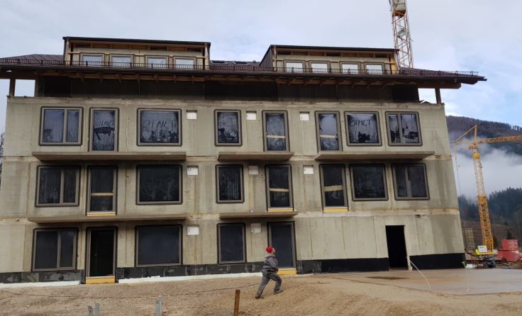 Zwei Häuser für das neue Aparthotel sind bereits im Rohbau. Foto: Schoisswohl GmbH