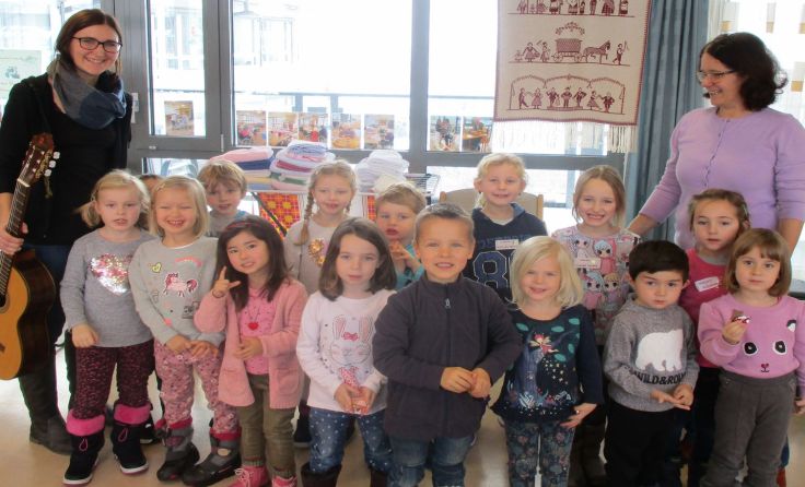 Die Kirchdorfer Kinder besuchten die Bewohner des Altenheimes. Foto: Kindergarten