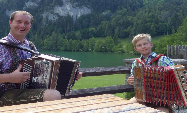 Maximilian Rebhandl (r.) mit seinem Lehrer Helmut Gutleder (l.), Foto: LMS