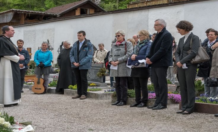 Kranzniederlegung am Friedhof der Kirche St. Leonhard in Spital/Pyhrn, Foto: Jack Haijes