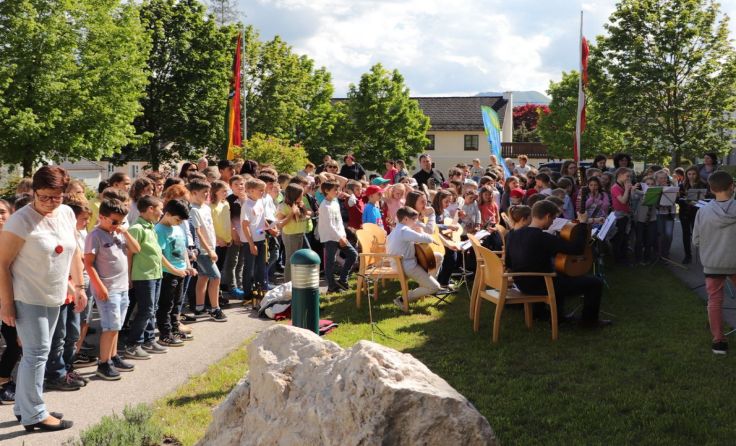 Beim Altenheim Grünburg und am Gemeindevorplatz in Molln fanden Konzerte statt. Foto: LMS Grünburg