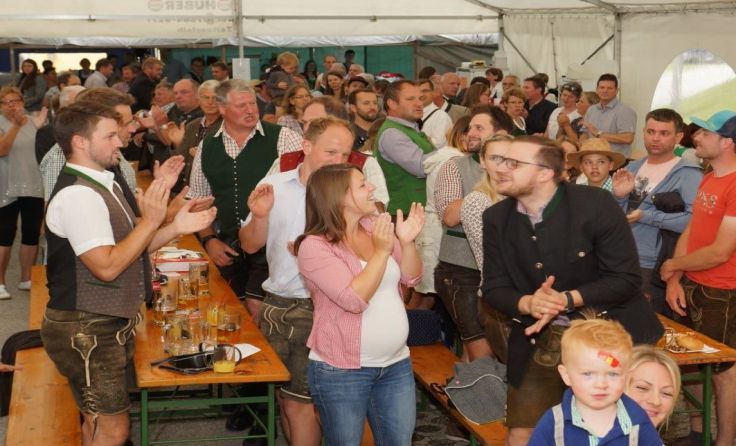Beim Pfarrfest in Windischgarsten herrscht gute Laune. Foto: Daniel Strutzenberger