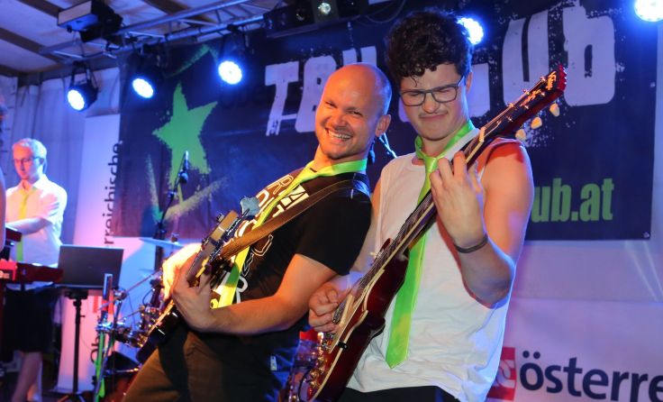 Der TBH Club spielt am Freitag ab 21 Uhr beim Rathausplatz. Foto: Helmut Dietmaier