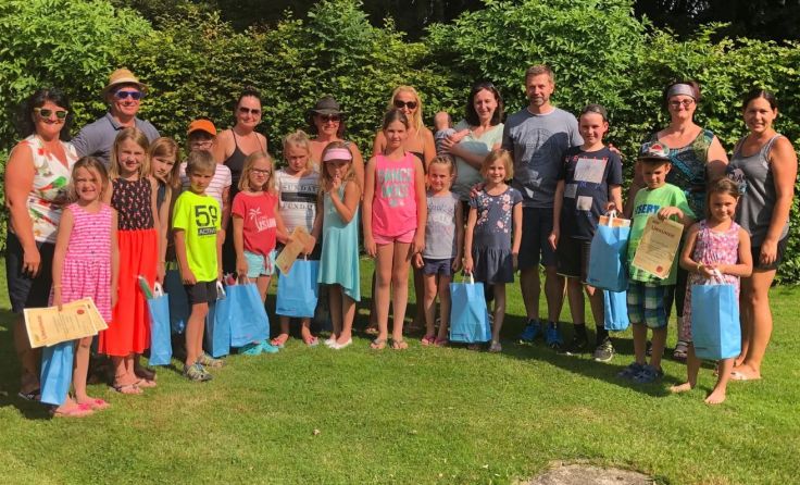 Pettenbacher Kinder hatten beim Luftmatratzenrennen Spaß. Foto: ÖAAB Pettenbach