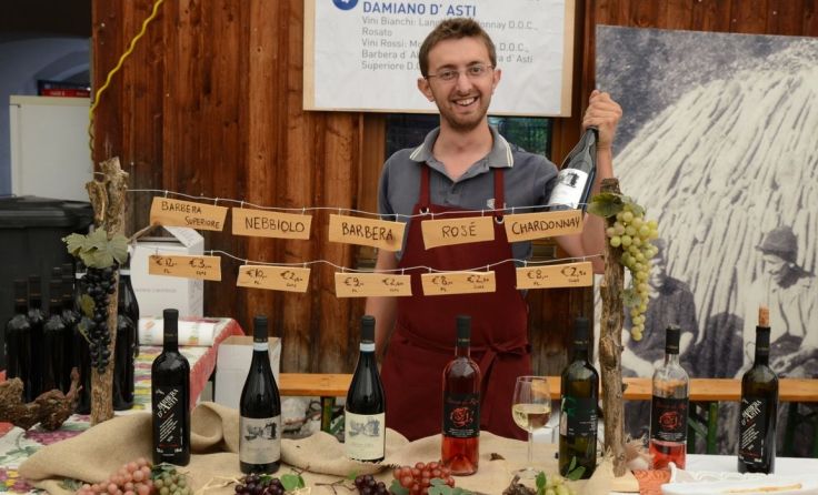 Winzer aus dem Piemont bieten ihre Produkte an. Foto: Lionsclub