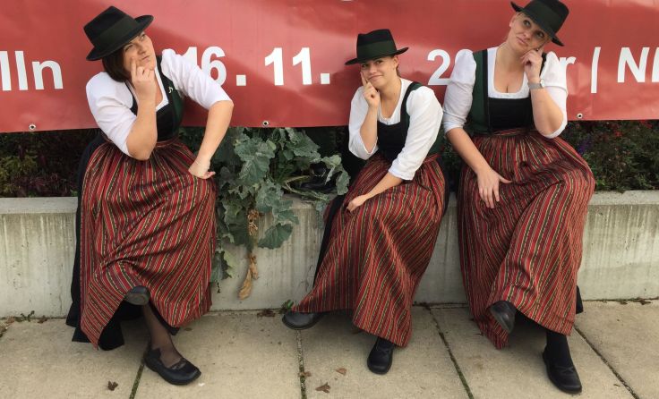 Eva Boschitzko, Pia Hackl und Clementina Rieger (vorne v.l.) sind aufs Konzert gespannt. Foto: MVM