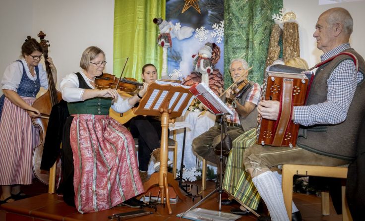 Die Ofenbank Spielleut' aus dem Kremstal sorgten für Musik. Foto: Patrick Rutter