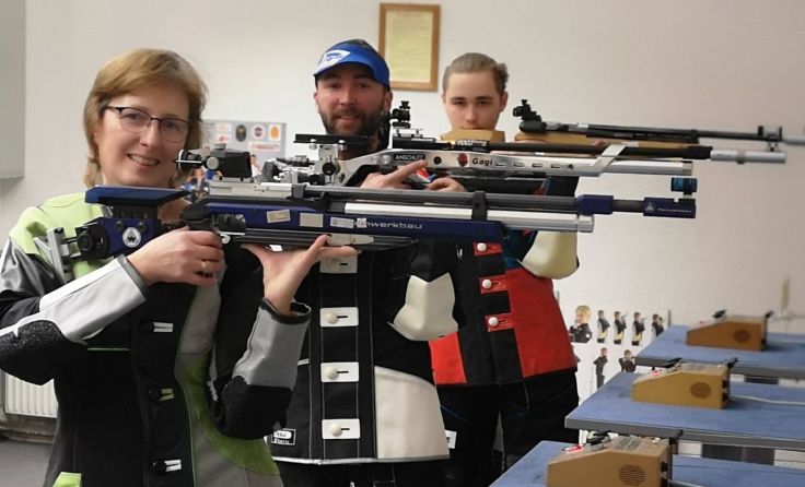 Eva und Georg Innreither mit Konrad Russmann (v.l.) vom SV Molln, Foto: Innreither