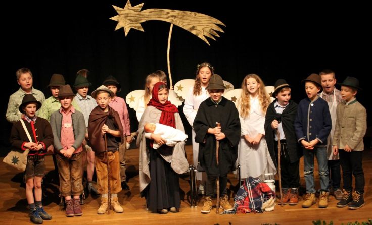 Schüler der Volksschule Roßleithen zeigten ein Krippenspiel. Foto: Seniorenbund