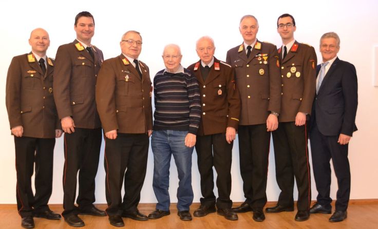 Ehrengäste und Geehrte der Freiwilligen Feuerwehr Kremsmünster, Foto: FF Kremsmünster