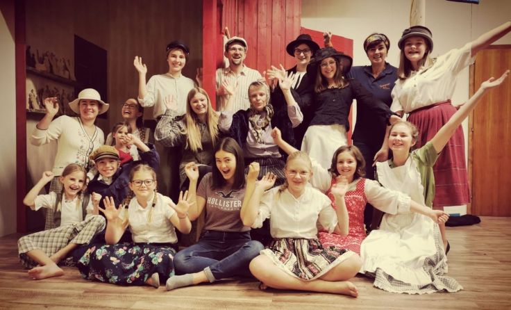 Das Kindertheater-Ensemble der Theatergruppe Nußbach (Foto: Lydia Ballenstorfer)
