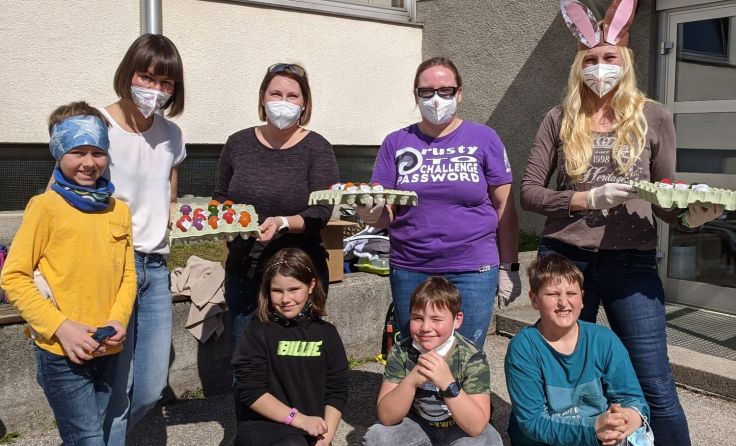 Der Elternverein beschenkte die Kinder der Volksschule Micheldorf mit Ostereiern. (Foto: privat)