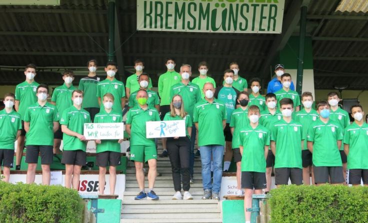 Die Fußballer freuen sich über den Meisterschaftssieg. (Foto: Klaus Thaler)