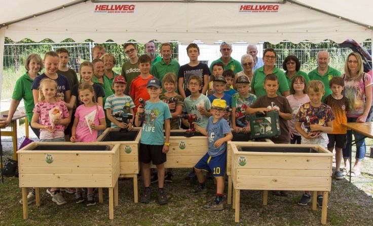 Der Siedlerverein Molln baute mit Kindern in den Ferien Hochbeete. (Foto: Siedlerverein Molln)