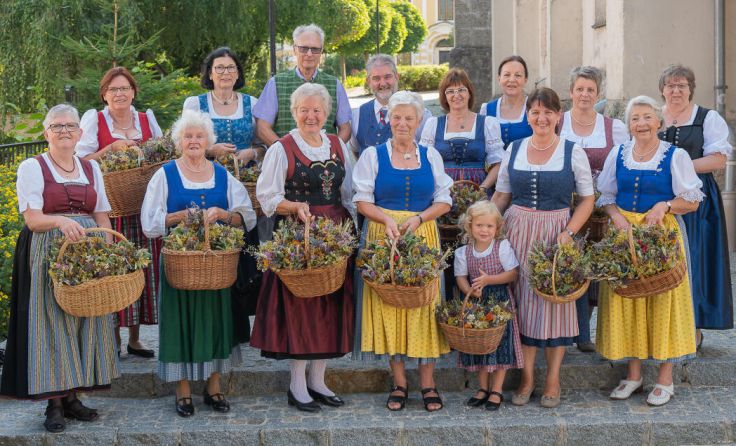 Frauen und Männer der Trachtengruppe Kirchdorf/Krems (Foto: Jack Haijes)