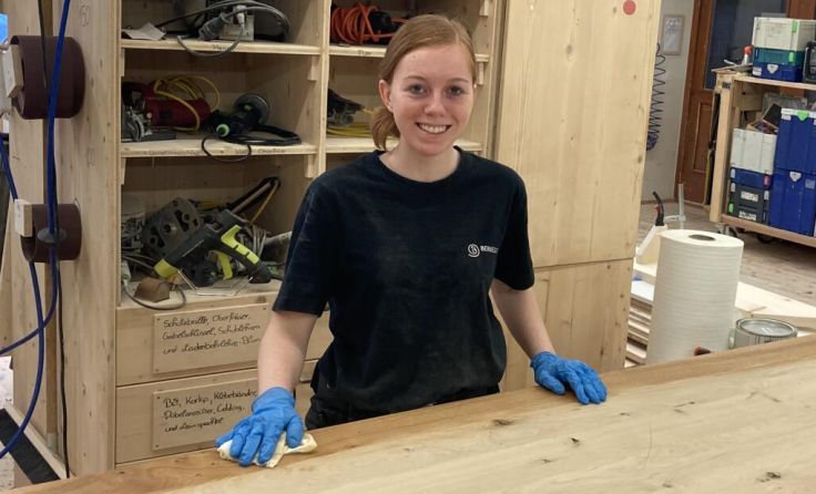 Ines Weiermayer absolviert eine Lehre als Tischlereitechnikerin. (Foto: WKO Kirchdorf)