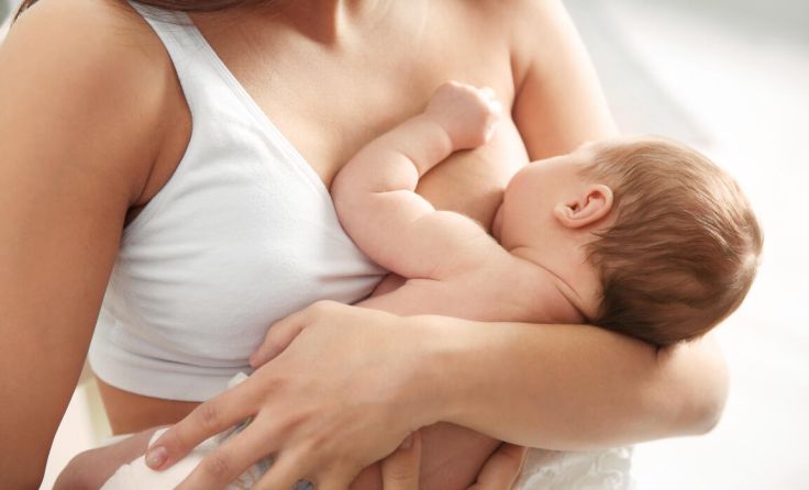 Wenn es mit dem Stillen nicht klappt, gibt es Anlaufstellen. (Foto: New Africa/shutterstock.com)
