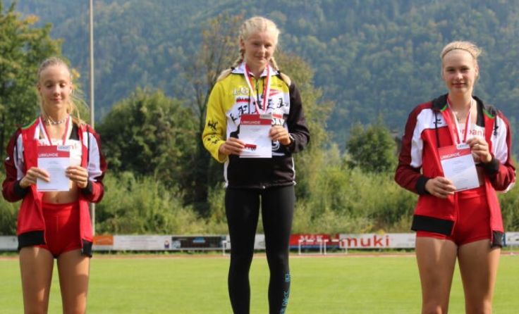 Leonie Kronberger am Podest (Foto: Weiß)