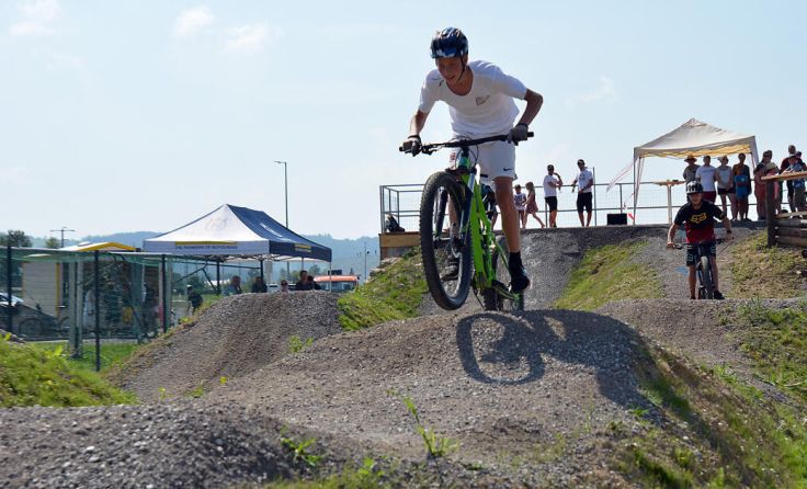 Der neue Pumptrack in Pettenbach ist bei den Bikern sehr beliebt. (Foto: Marktgemeinde Pettenbach)