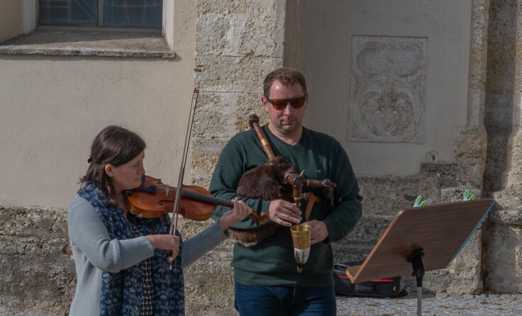 Christa Wolfinger mit Geige und Günter Wolfinger mit Dudelsack (Foto: Jack Haijes)