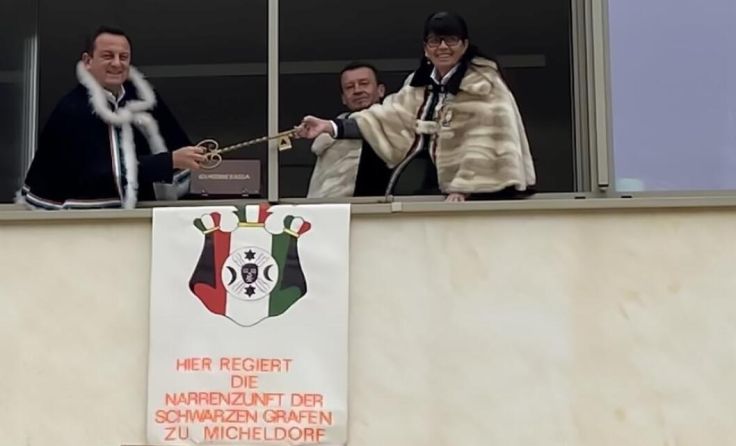 Die Micheldorfer Narren wecken den Fasching (Foto: Narrenzunft der Schwarzen Grafen)