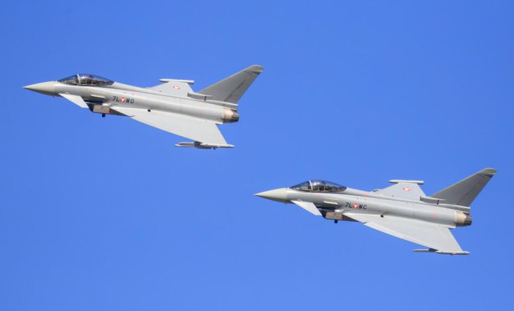 Die Eurofighter fliegen auch über Oberösterreich. (Foto: Mike Fuchslocher/Shutterstock.com)