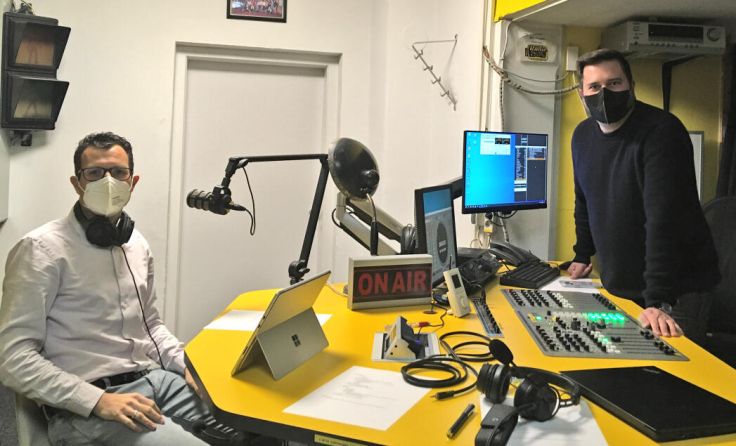 Julian Ehrenreich vom Radio B138 (r.) im Gespräch mit dem Arzt Thomas Mark (l.) (Foto: Radio B138)