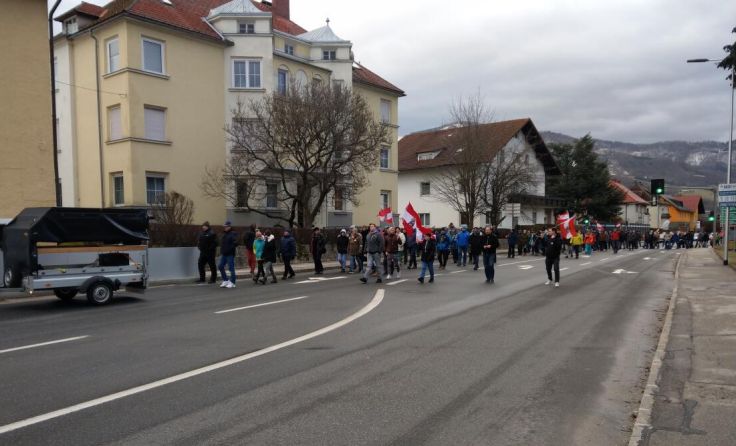 Demozug durch Kirchdorf (Foto: Franz Melkenegger)